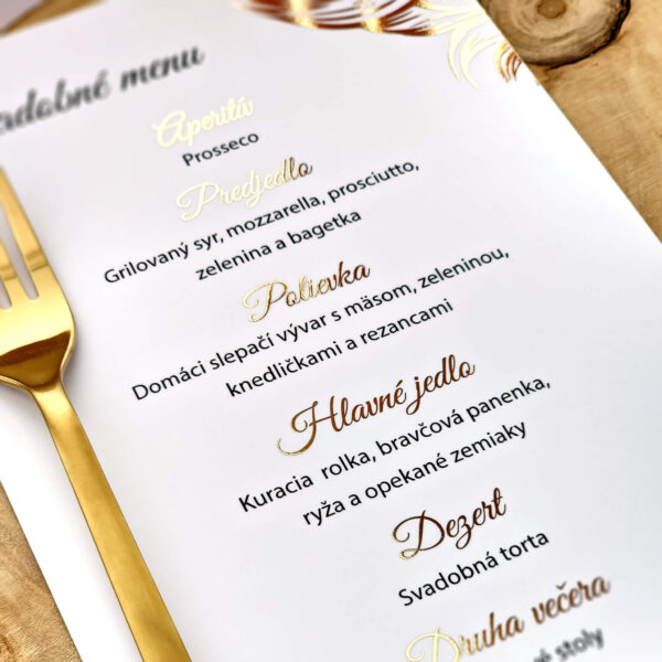 Svadobné menu s metalickou tlačou na svadobný stôl