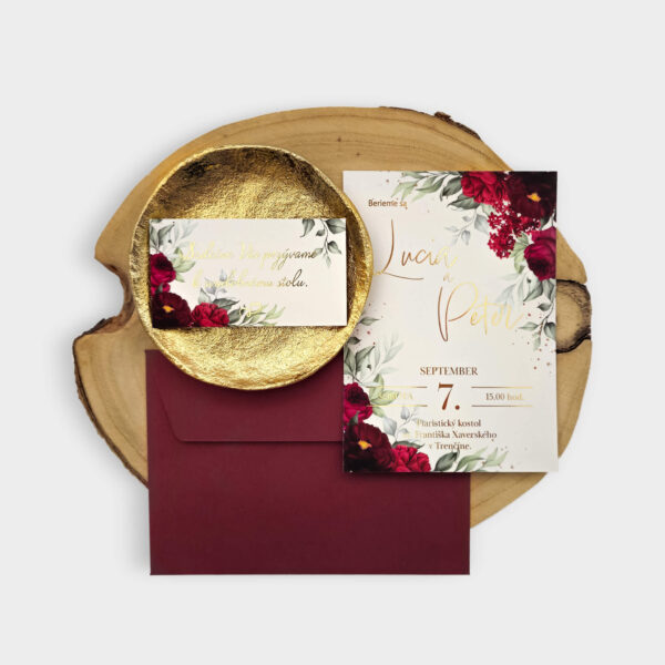 Trendové svadobné oznámenie s kvetinovým vzorom doplnené o metalickú zlatú tlač.